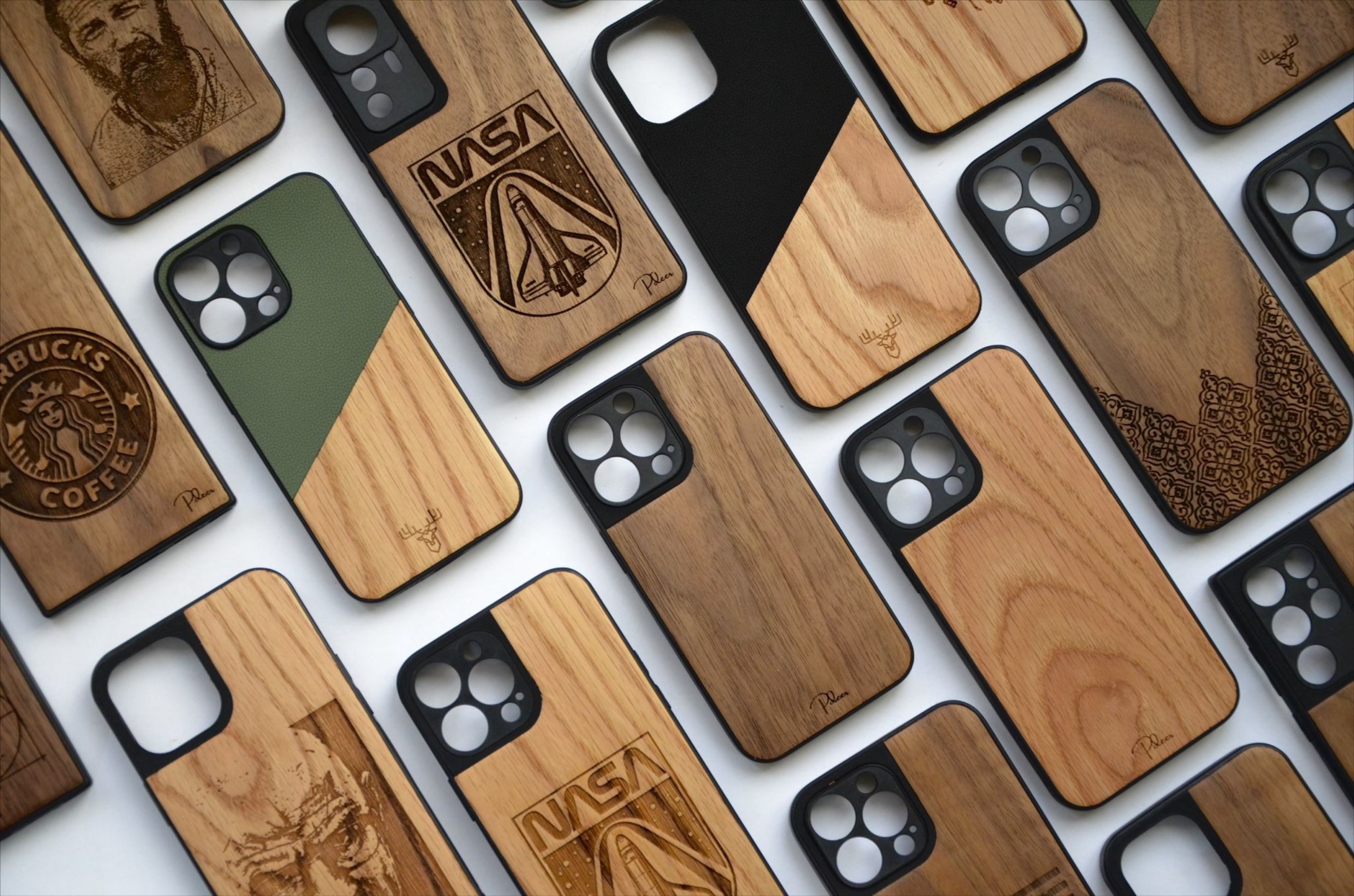 پیدر برندی است که دنیای دیجیتال را با طبیعت پیوند میدهد. ما با طراحی و تولید قابهای موبایل از چوب طبیعی، تلاش میکنیم تجربهای منحصربهفرد و پایدار برای کاربران ایجاد کنیم. محصولات ما ترکیبی از زیبایی، کیفیت و توجه به محیطزیست هستند که نهتنها از گوشی شما محافظت میکنند، بلکه بخشی از طبیعت را به زندگی روزمره شما میآورند.